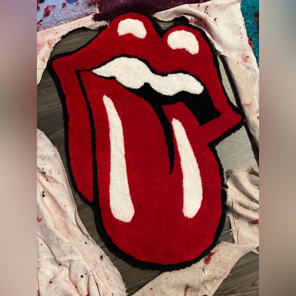 Custom Kiss Rug. - Picture 3 of 3